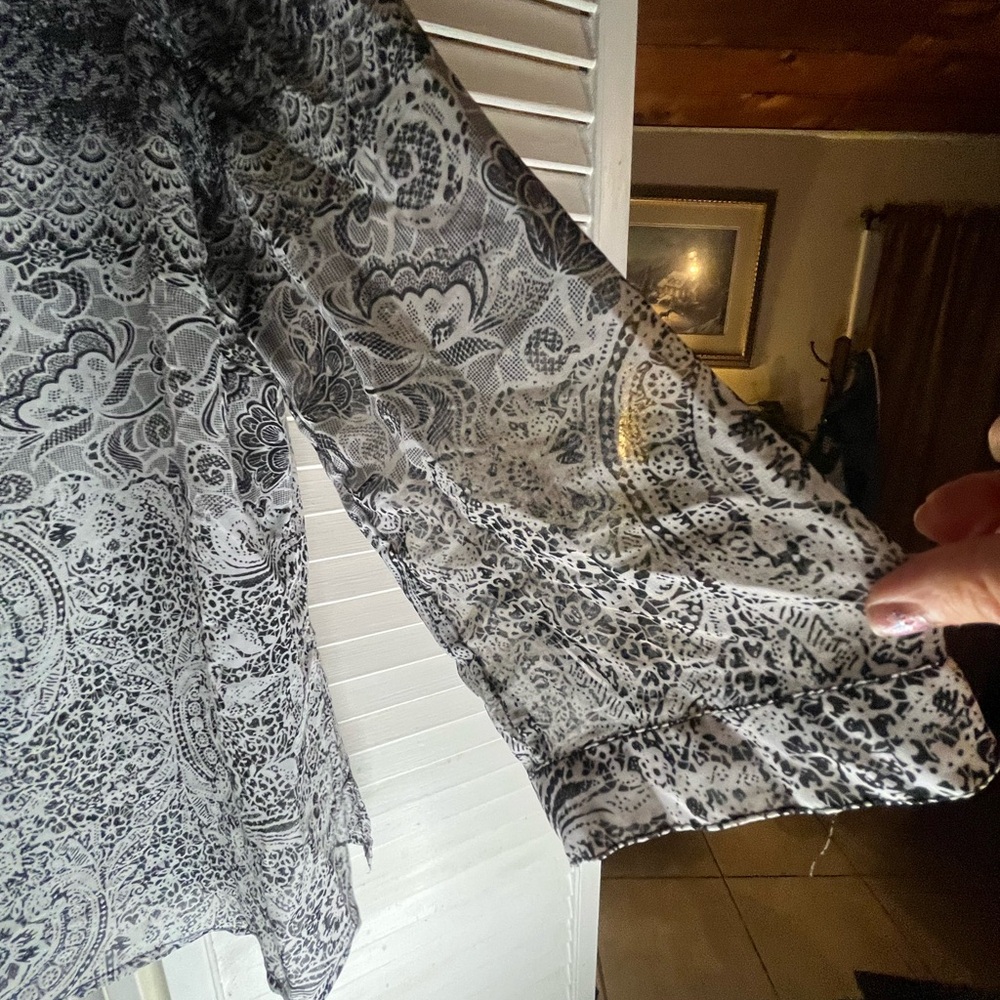 CHICO’S Patterned black and white Blouse - Picture 5 of 8